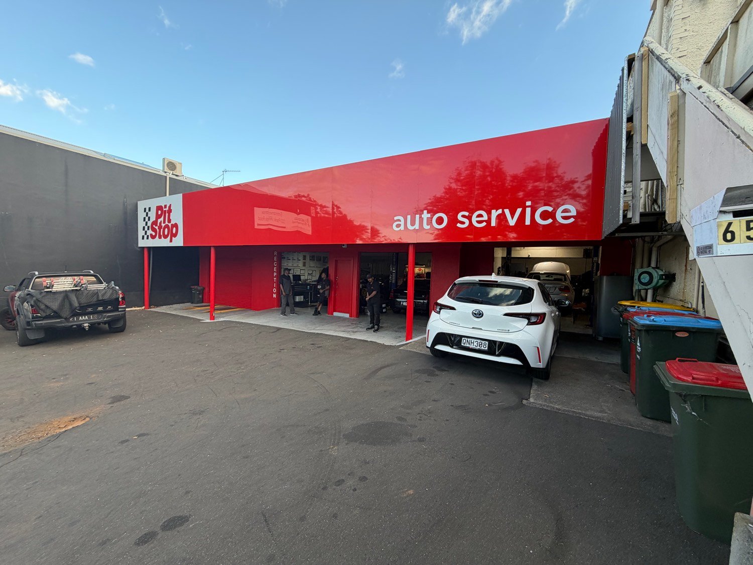 Pit Stop building signage by AAA Signs