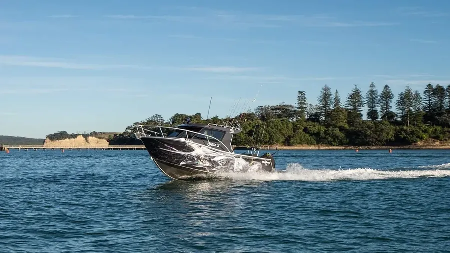 Kingfisher 705 full wrap running past Rangitoto Island